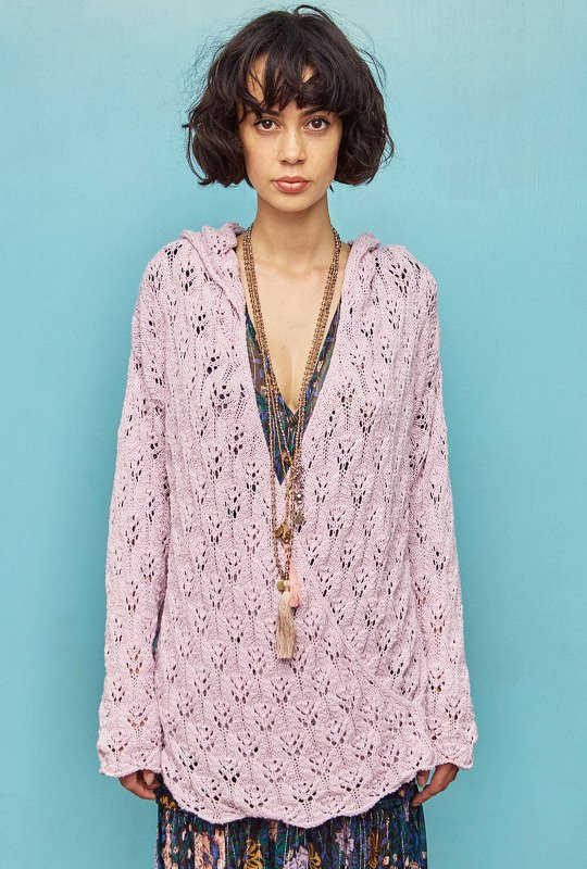 Strickanleitungen: Romantischer Wickelhoodie im transparenten Ajourmuster