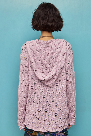 Strickanleitungen: Romantischer Wickelhoodie im transparenten Ajourmuster