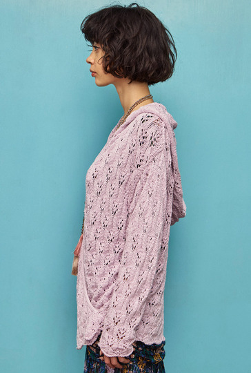 Strickanleitungen: Romantischer Wickelhoodie im transparenten Ajourmuster