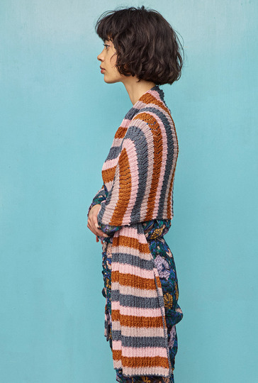 Strickanleitung: Wärmendes Tuch im angesagten Streifenlook