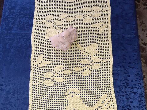 Tischläufer Frühling "Huhn und Küken" Häkelanleitung