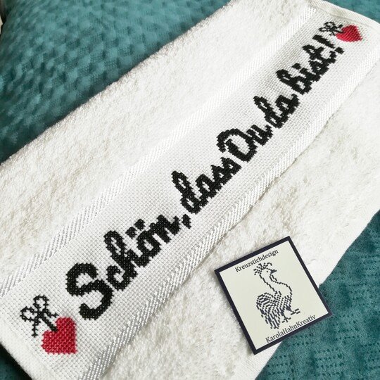 Kreuzstichvorlage "Schön, dass Du da bist!" mit Herzchengirlande