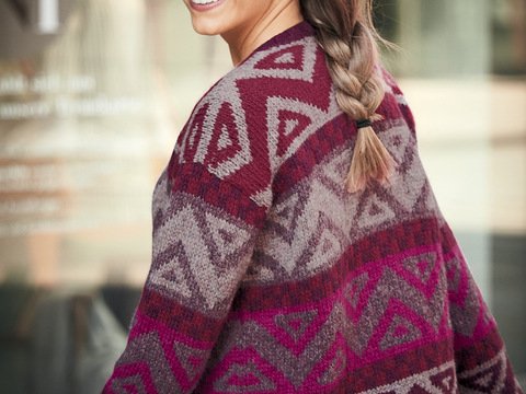 Strickanleitung: Jacke in Rot-Tönen im Jacquardmuster