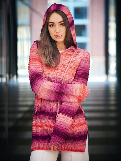 Strickanleitung: Kapuzenpulli im Mustermix in Koralle-Violett-Farbverlauf