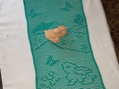 Tischläufer Frühling "kleiner Hase" Häkelanleitung