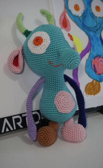 Amigurumi Häkelanleitung für das freundliche Monster Freddy