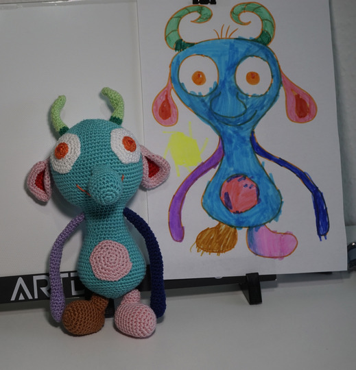 Amigurumi Häkelanleitung für das freundliche Monster Freddy