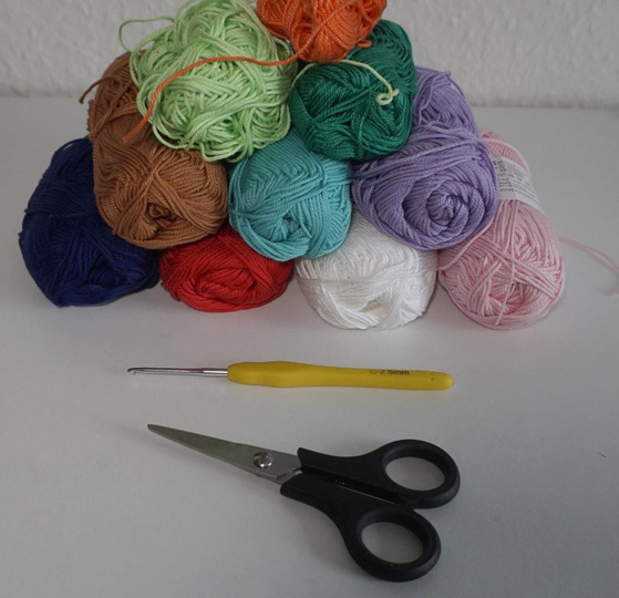 Amigurumi Häkelanleitung für das freundliche Monster Freddy