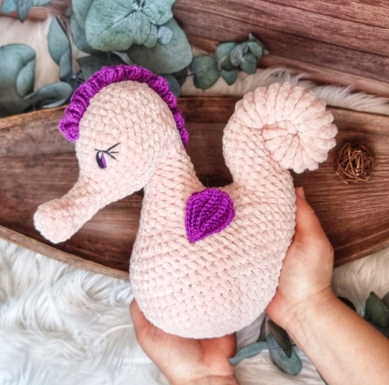 Häkelanleitung Seepferdchen (Kombianleitung: Chenille- & Baumwoll-Version)