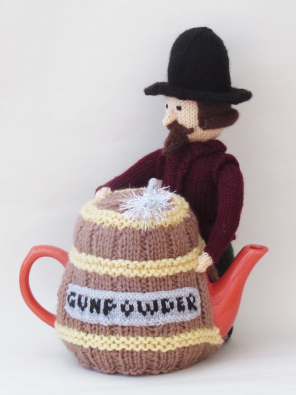 Guy Fawkes Tea Cosy Knitting Pattern - Image 10