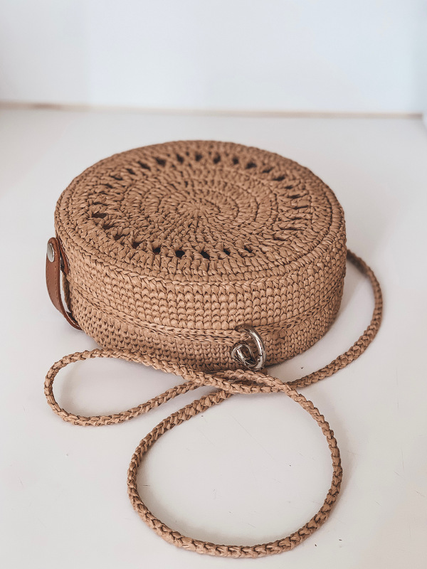Crochet round bag with raffia yarn - Image 2