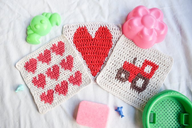 https://www.crazypatterns.net/uploads/cache/items/2022/04/80959/preview/crochet-pattern-tractor-washcloth-coaster-or-potholder-us-english-term-1207257288-675x450.jpg