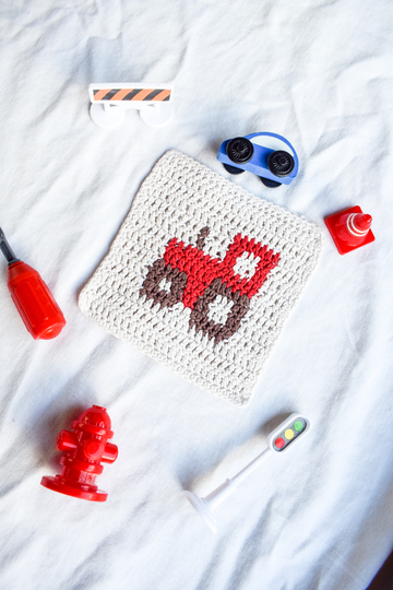 Crochet pattern : Tractor Washcloth, coaster or potholder, US- English term