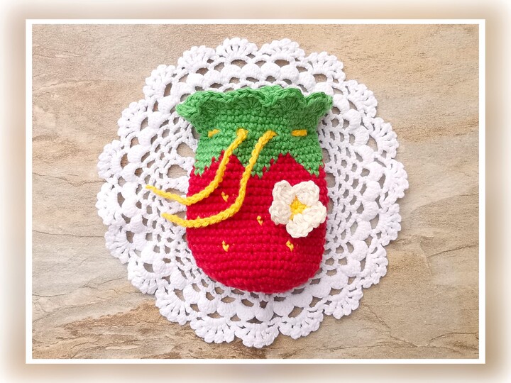 Strawberry Pouch (two different sizes) - crochetpattern