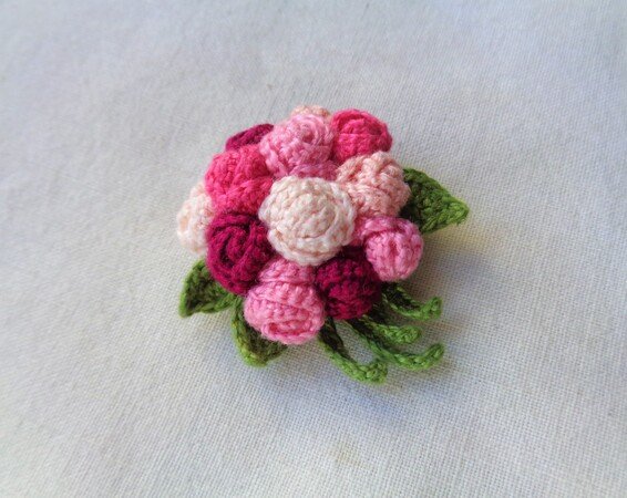 Crochet pattern Roses brooch