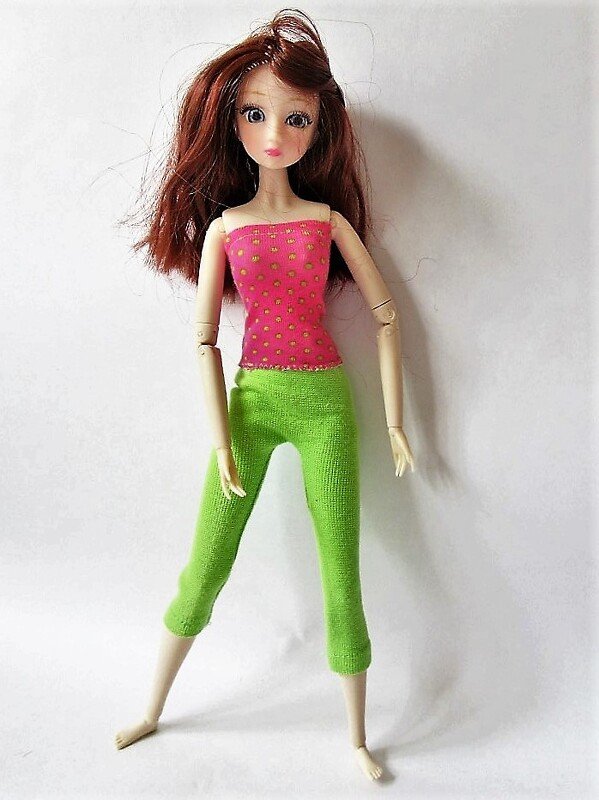 Einfache Puppenkleidung für Nähanfänger: Top, Minirock, Hose, Schlafanzug