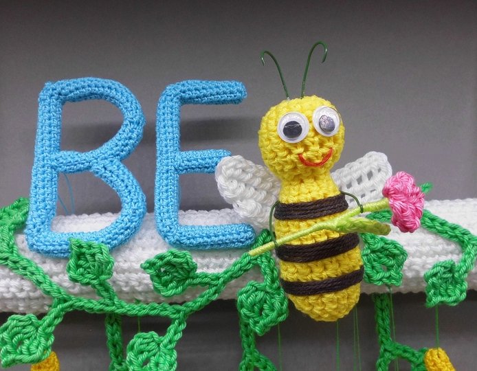 Be Happy Hängedeko für Tür & Wand - einfach aus Wollresten