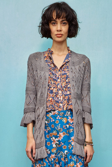 Strickanleitung: Romantische Ajourjacke mit Rüschen