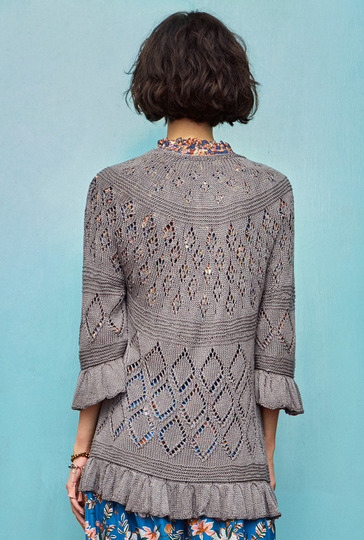 Strickanleitung: Romantische Ajourjacke mit Rüschen