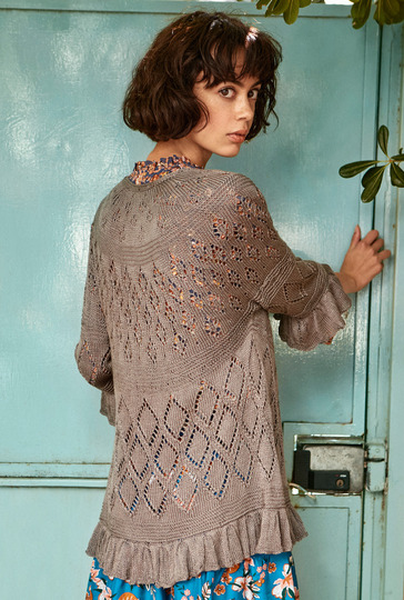 Strickanleitung: Romantische Ajourjacke mit Rüschen