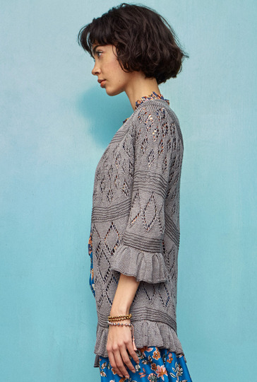 Strickanleitung: Romantische Ajourjacke mit Rüschen