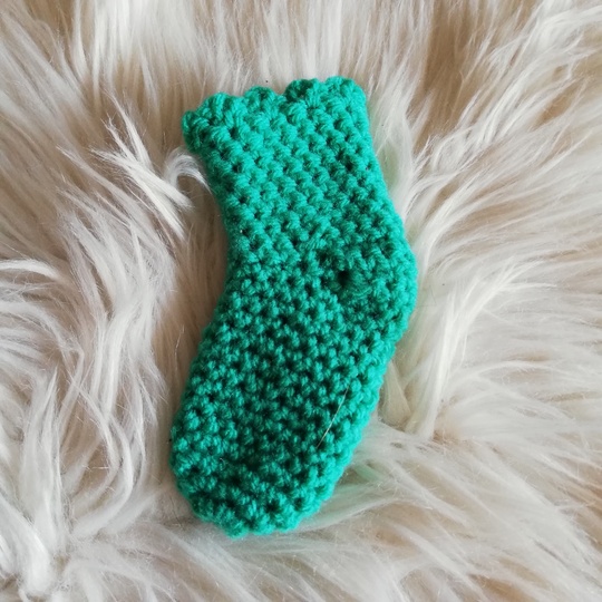 Häkelanleitung Babysocke mit Mausezähnchenrand - tragbar von 0-6 Monate