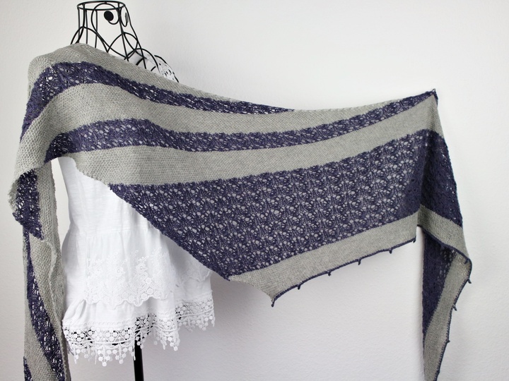 Strickanleitung asymmetrisches Dreieckstuch mit Lace und kraus rechts