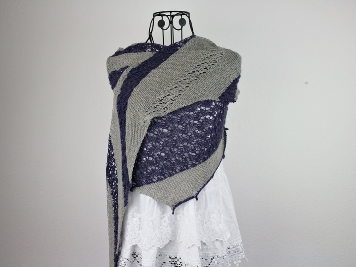 Strickanleitung asymmetrisches Dreieckstuch mit Lace und kraus rechts