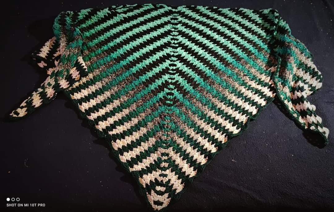 Häkelanleitung Dreieckstuch in Kontrastfarben 2 Varianten Colours I + V - Bild 6