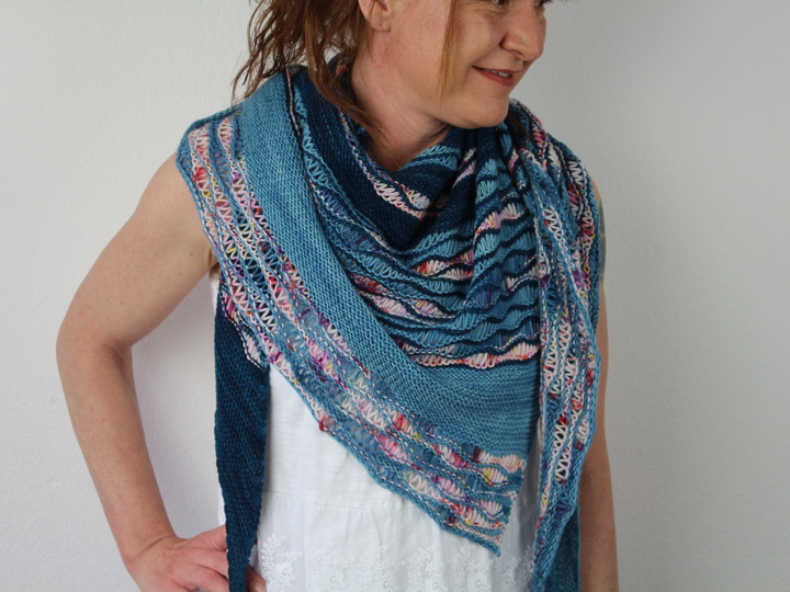 Strickanleitung Dreieckstuch – asymmetrisches Tuch mit Wellenmuster