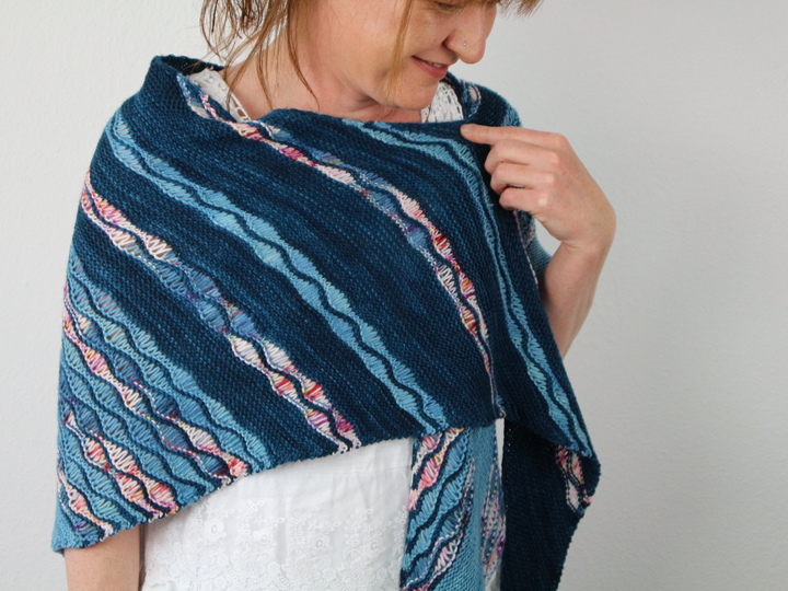 Strickanleitung Dreieckstuch – asymmetrisches Tuch mit Wellenmuster