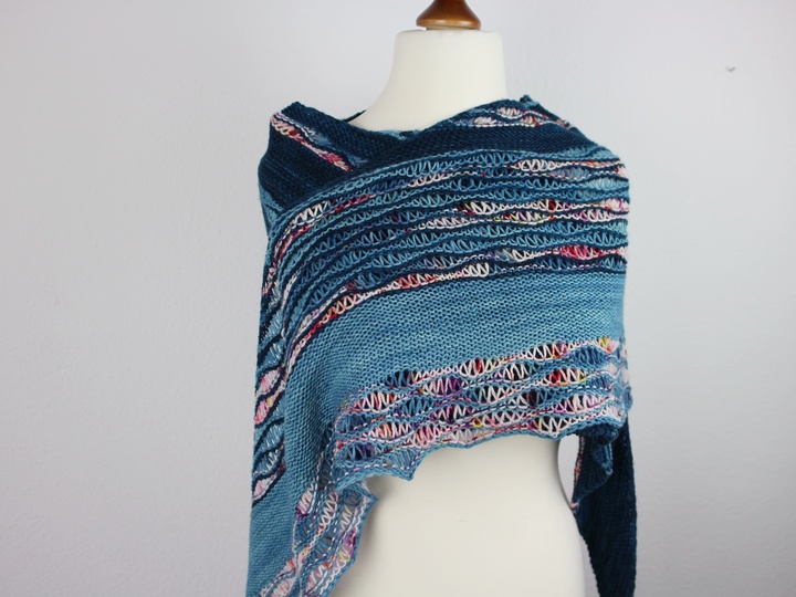 Strickanleitung Dreieckstuch – asymmetrisches Tuch mit Wellenmuster