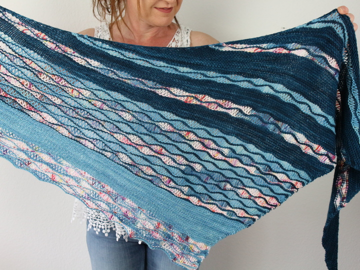 Strickanleitung Dreieckstuch – asymmetrisches Tuch mit Wellenmuster