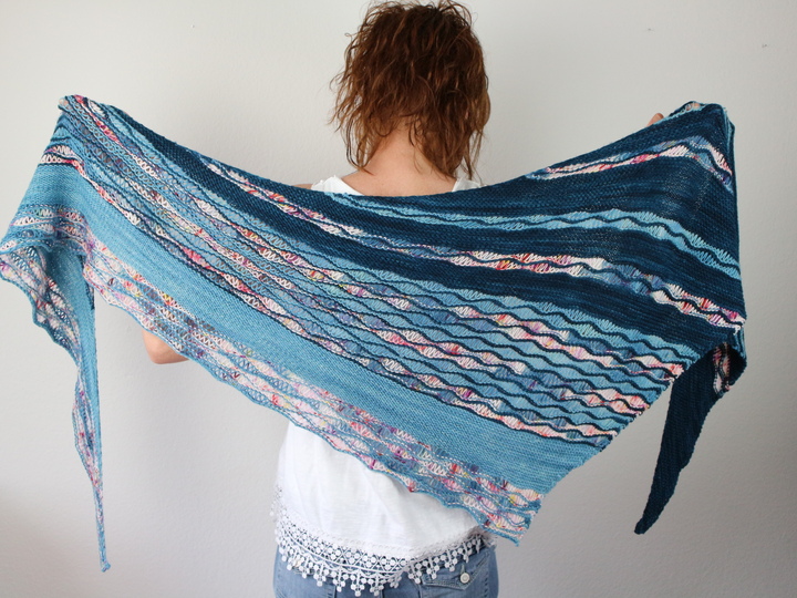 Strickanleitung Dreieckstuch – asymmetrisches Tuch mit Wellenmuster