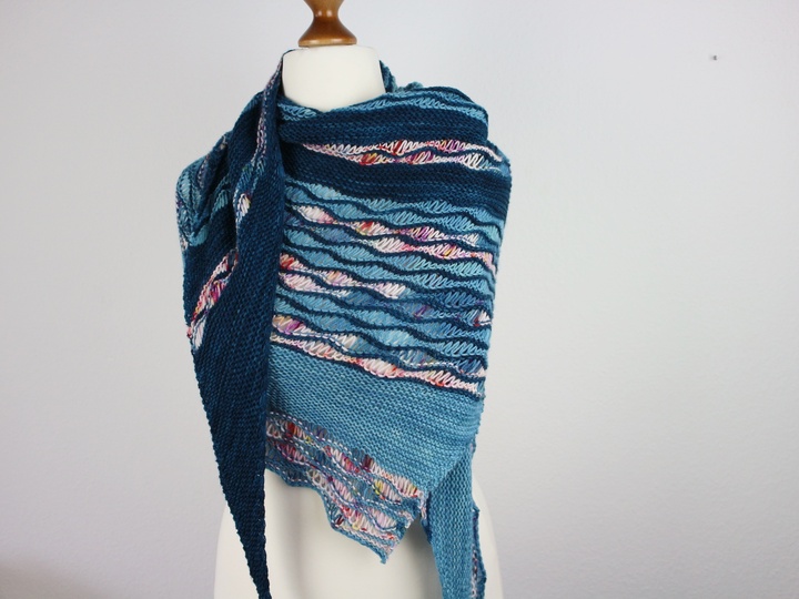 Strickanleitung Dreieckstuch – asymmetrisches Tuch mit Wellenmuster