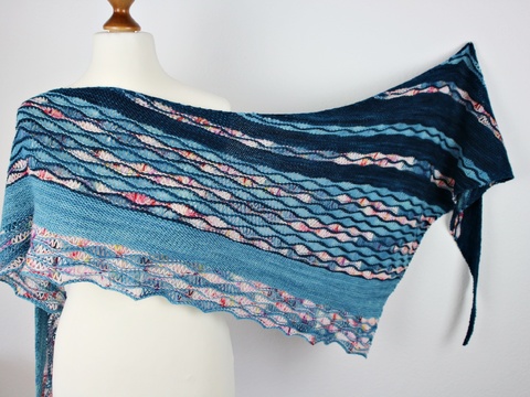 Strickanleitung Dreieckstuch – asymmetrisches Tuch mit Wellenmuster