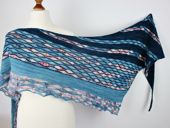 Strickanleitung Dreieckstuch – asymmetrisches Tuch mit Wellenmuster