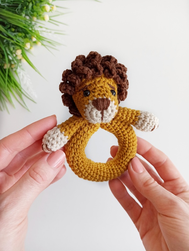 Lion baby rattle crochet pattern, amigurumi lion pattern - Image 7
