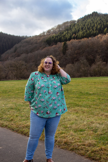 Schnittmuster Bluse mit Stehkragen und optionaler Schleife Damen Gr. 32-62