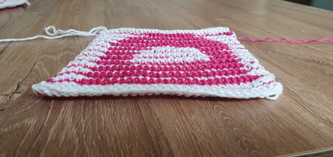 Schattenstricken, Illusionsstricken, Buchstabe "D"