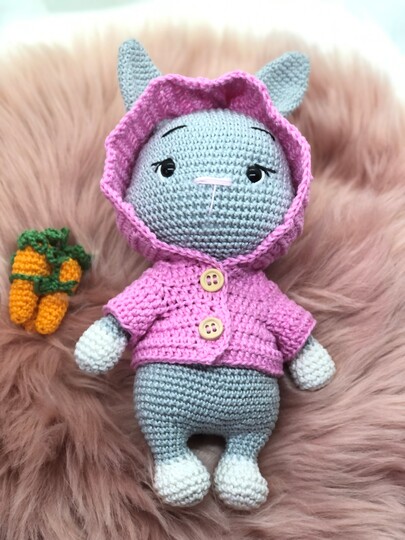Häkelanleitung Hase Lucky mit Kapuzenjacke und Freundin Zippa , Amigurumi