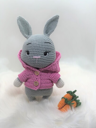 Häkelanleitung Hase Lucky mit Kapuzenjacke und Freundin Zippa , Amigurumi