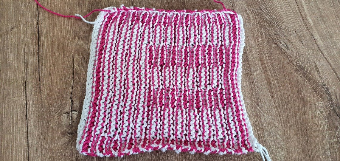 Schattenstricken, Illusionsstricken, Buchstabe "E"