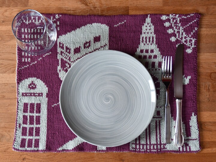 Double Knitting Pattern Placemat "London"