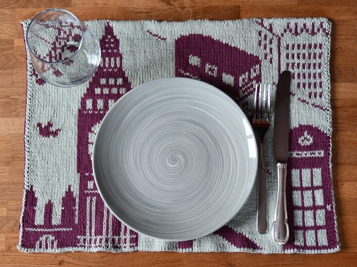 Double Knitting Pattern Placemat "London"
