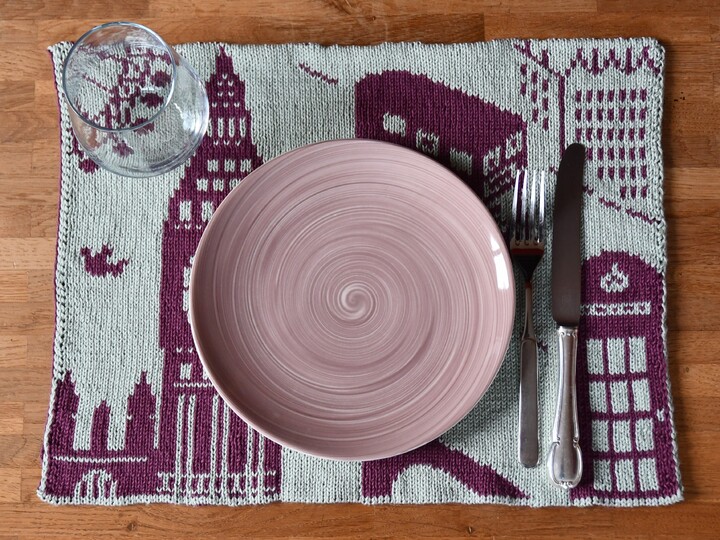 Double Knitting Pattern Placemat "London"