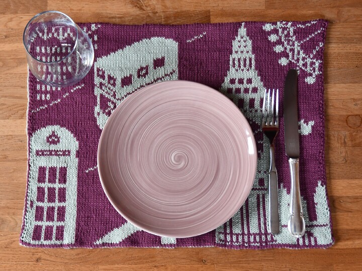 Double Knitting Pattern Placemat "London"