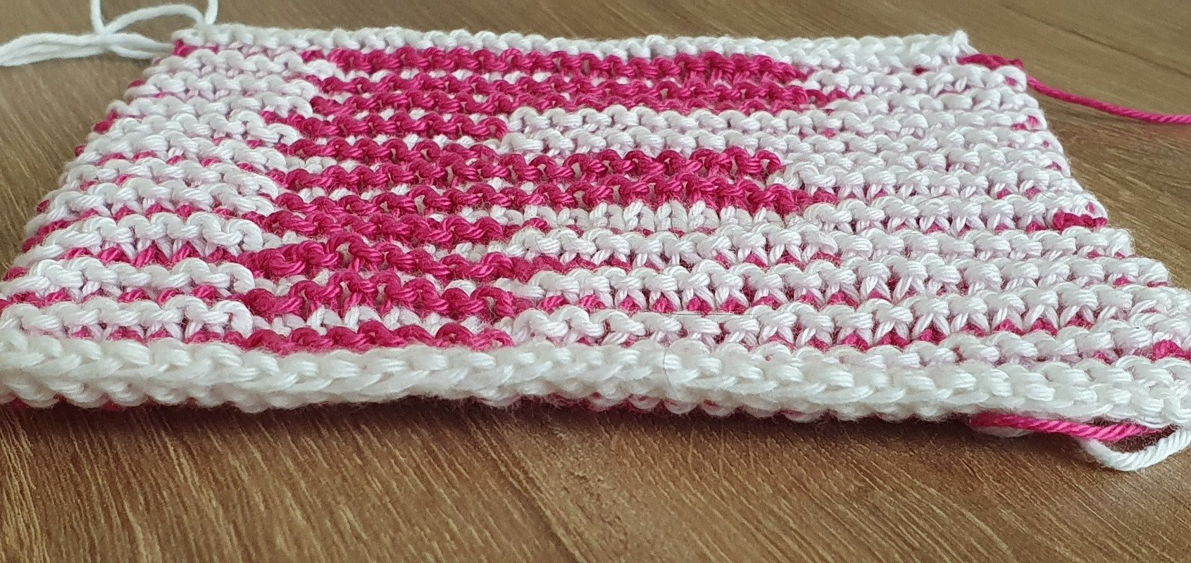 Schattenstricken, Illusionsstricken, Buchstabe "F"