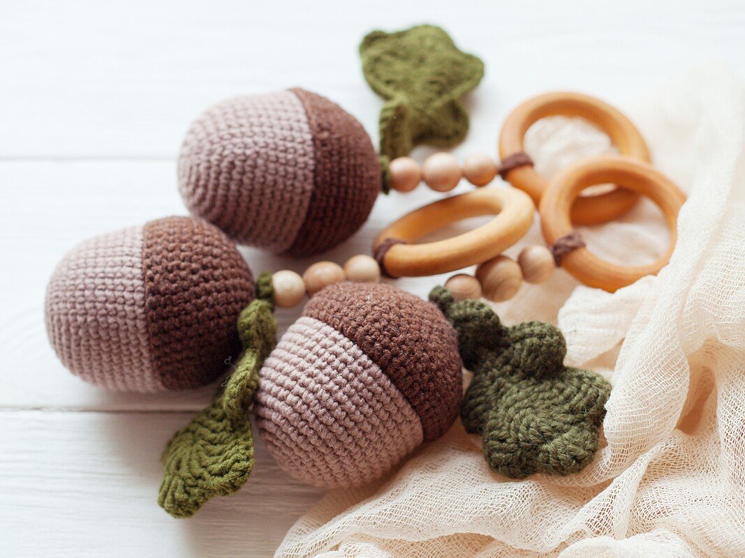 Acorn Baby Rattle - English and Spanish - Crochet Pattern