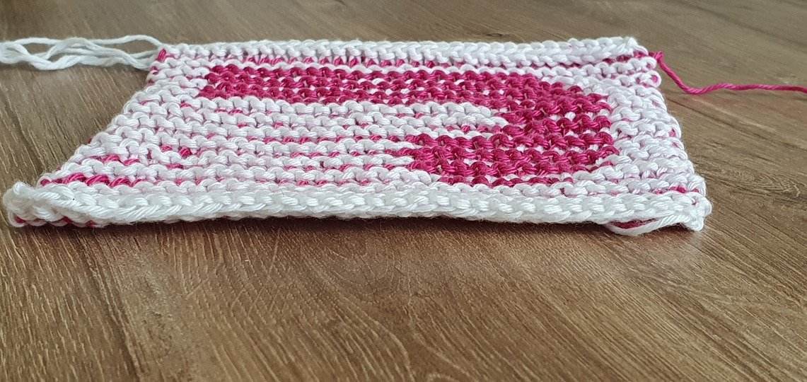 Schattenstricken, Illusionsstricken, Buchstabe "J"